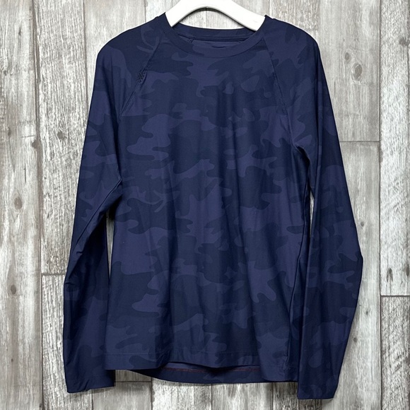 Rhône Reign Long Sleeve Top in Blue Camo NWT [P15] - Picture 2 of 9